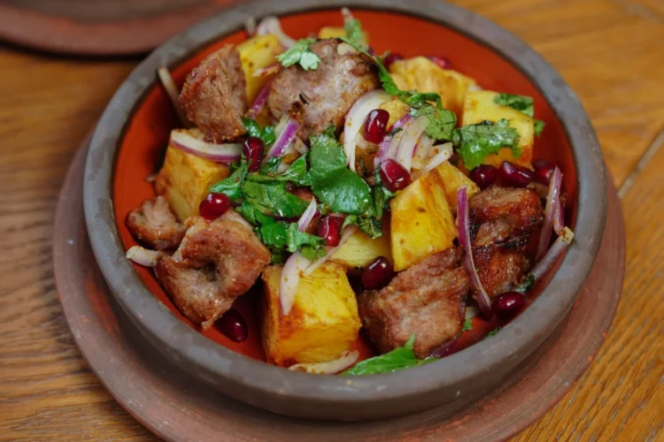 Azerbaijani Pan-Braised Lamb with Potatoes and Onions
