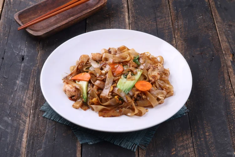 Thai Smoky Chicken Stir-Fried Wide Noodles